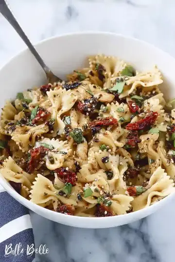 Refreshing Caprese Pasta Salad