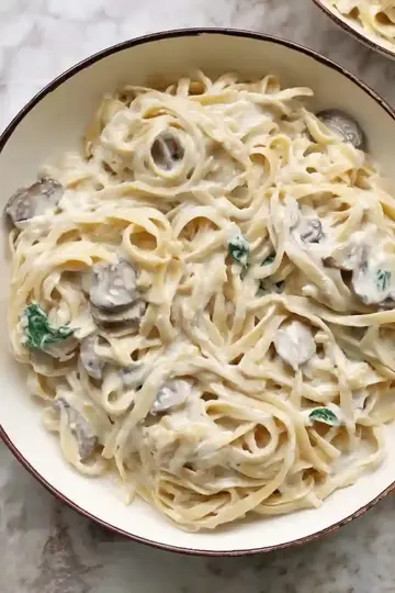 Creamy Fettuccine Mushroom Alfredo
