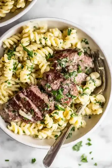 Creamy Steak Alfredo Pasta Dish