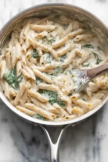 Easy Spinach Alfredo Penne Pasta